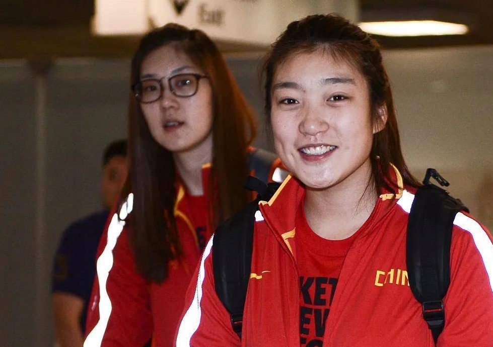 李梦被召回中国女篮,王思雨带伤被迫上场,邵婷回归助攻郑薇