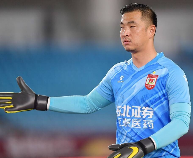 足球选手石笑天实在是太难了,他的职业生涯并没有这么一帆风顺!