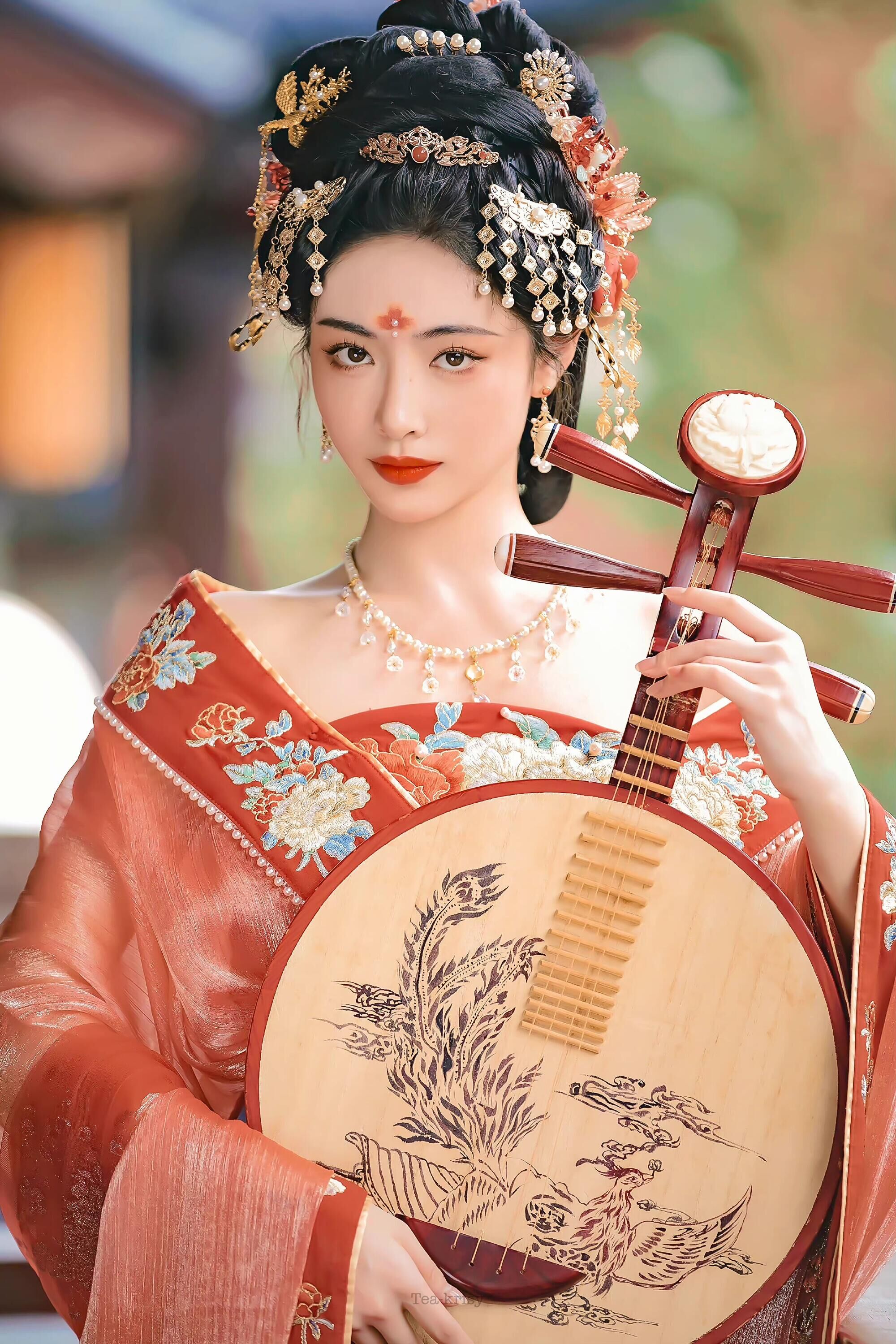 许佳琪穿汉服也太美了,网友直呼:快多拍点古装剧吧!