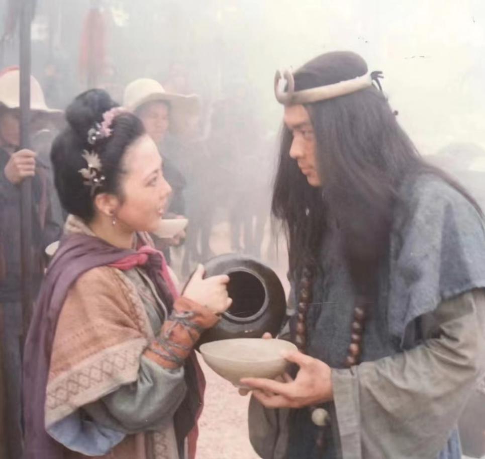 "孙二娘"梁丽:遭遇丈夫背叛,为前夫买墓碑,如今单身太潇洒