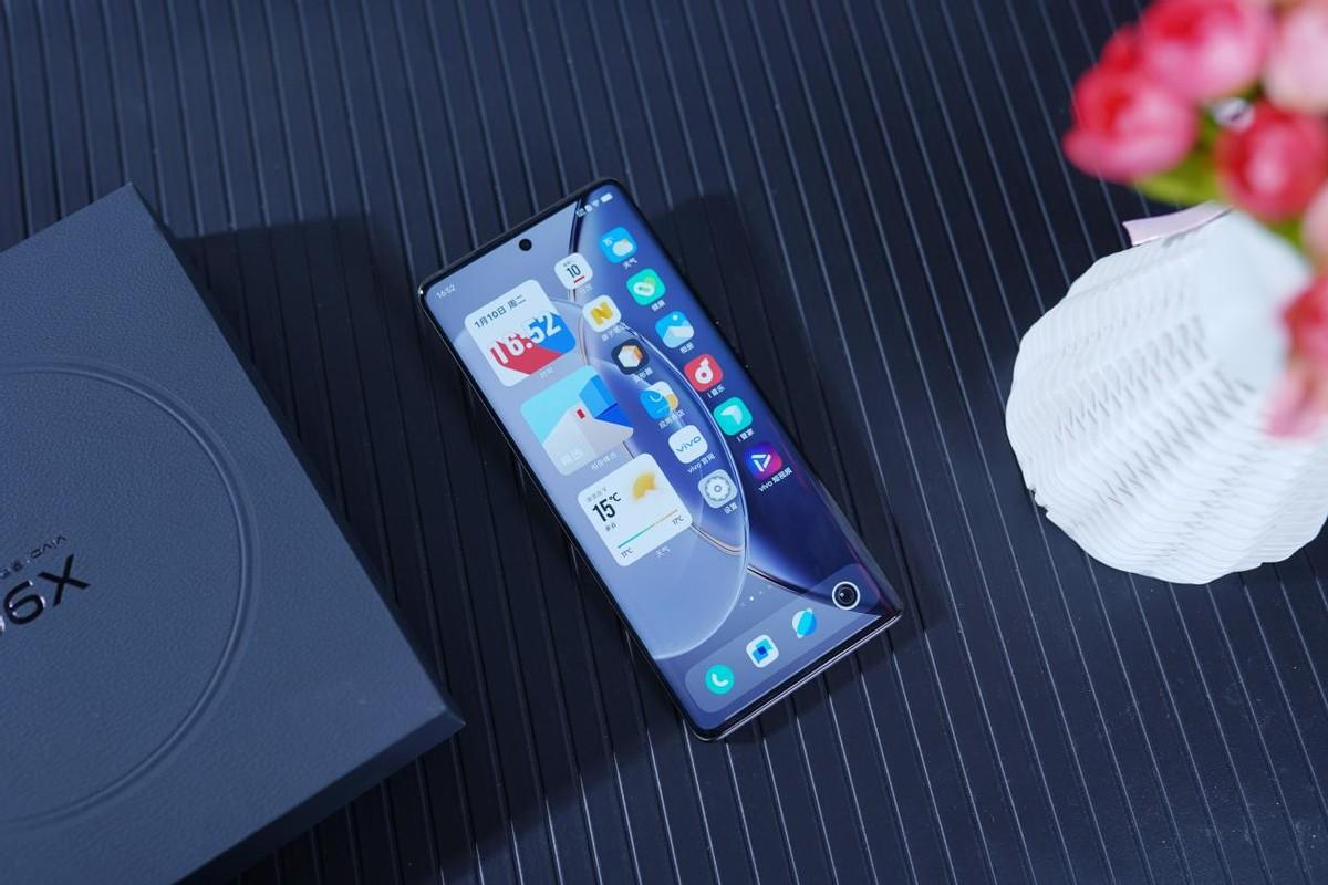 vivo x100 pro 传来消息:已有18g 1tb大存储,120倍蔡司变焦