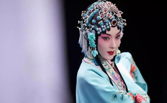 姨圈顶流曾黎:前男友是金鸡影帝,三段感情都不顺,46岁孑然一身