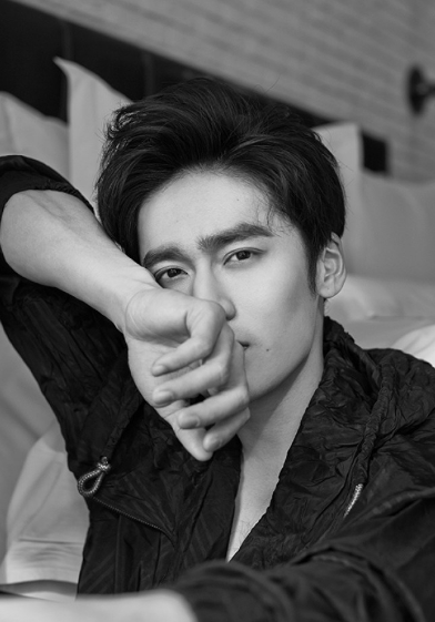 蒋劲夫近况曝光,白天收破烂,晚上送外卖,网友:不愧是演员