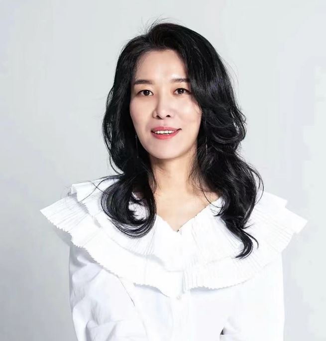 43岁演员车清华成婚,曝超美婚纱照,曾与孙艺珍协作《爱的迫降》