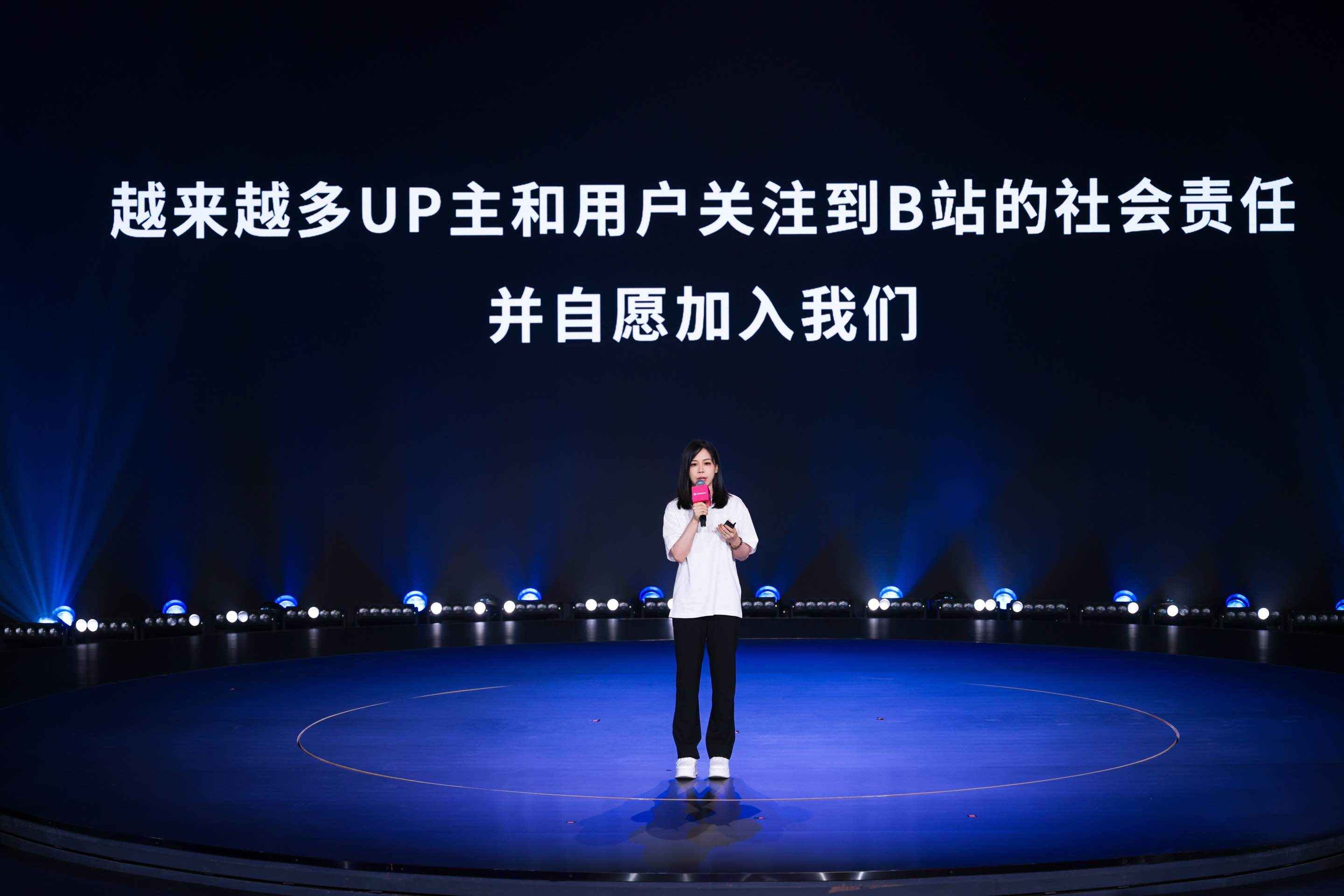 b站14周年庆,coo李旎宣布b站成立哔哩哔哩足球小学