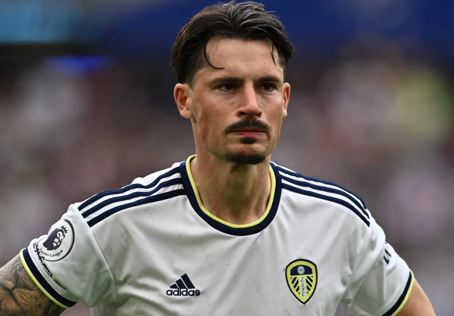 利兹联在官方网站上宣布,后卫罗宾·科赫已转会至法兰克福