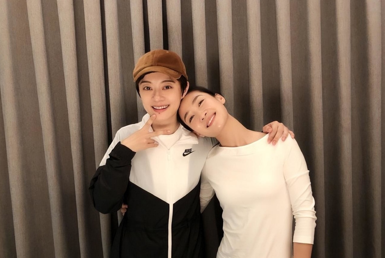 甄嬛安陵容再聚!孙俪晒和陶昕然最新合照,亲密靠肩依偎,爆料女