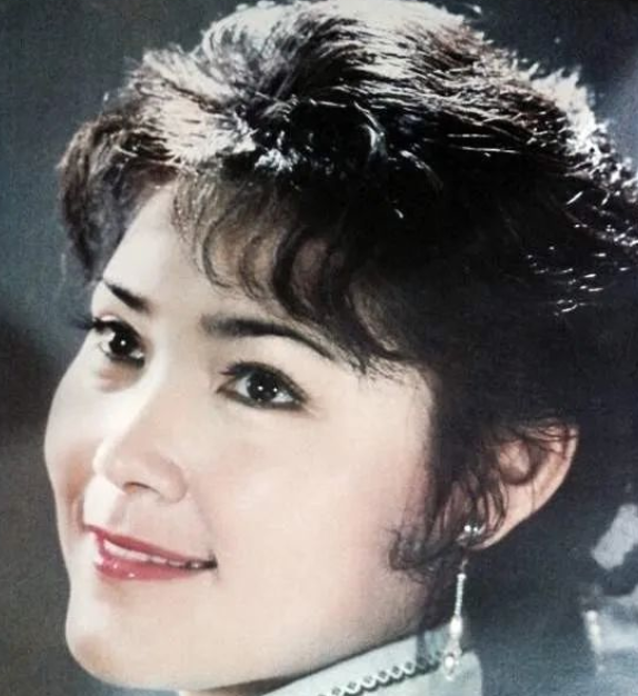 剧中的"网红脸",看腻了,那不妨怀念一下80年代银幕美女明星?