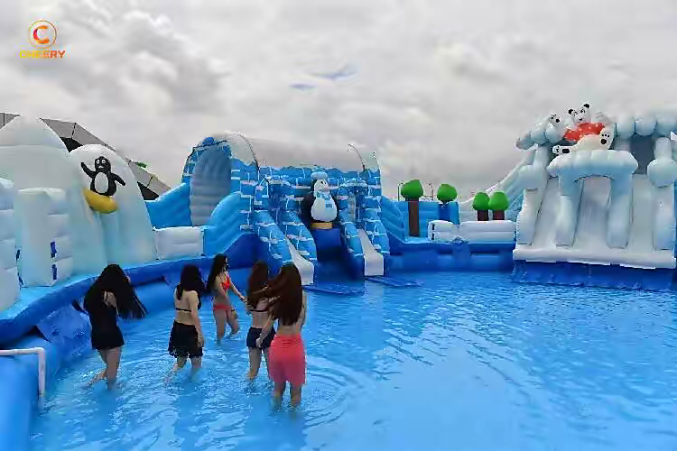 大庆一水上乐园挤满戴泳圈游客,景区限流,卫生局:常做水质检测