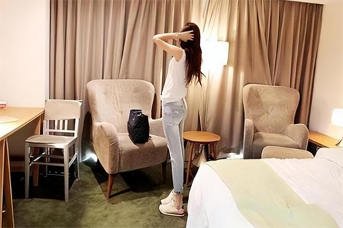 2013年,福建一原配当街捅杀小三,事后淡定走进派出所自首