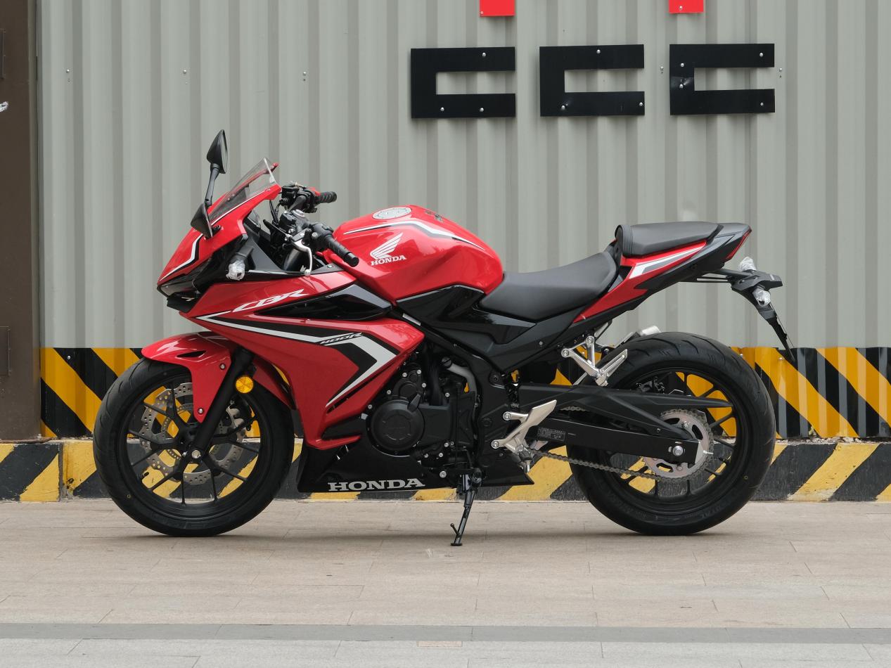 热门摩托车鉴赏,本田wingcbr400r