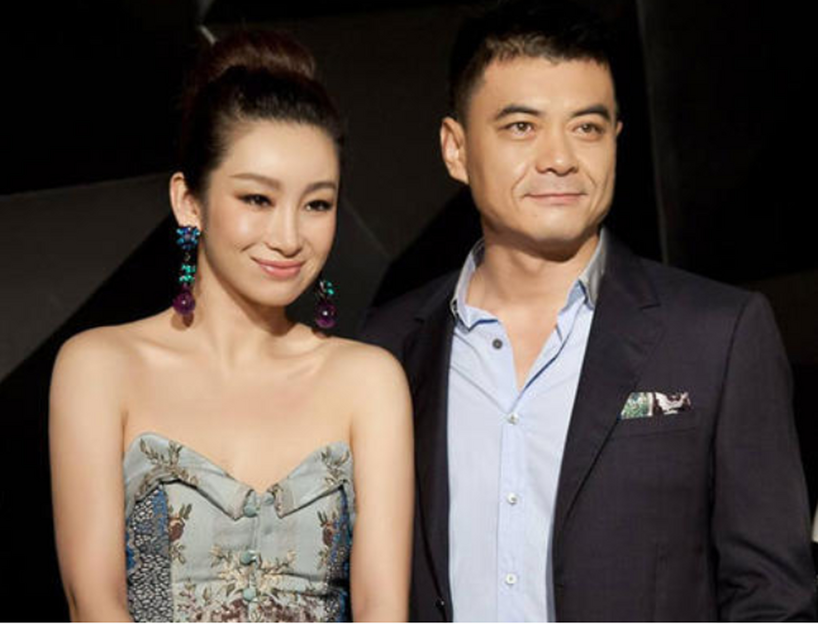 唐静和王新军的婚姻历经曲折后分手,而秦海璐和王新军的婚姻在相互