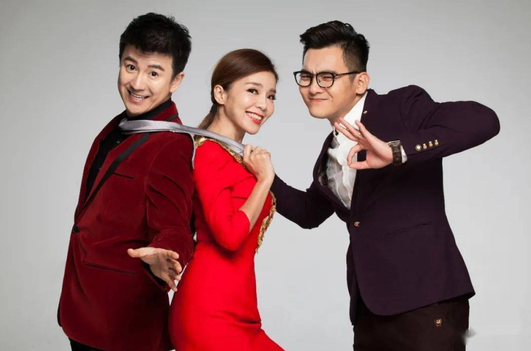 主持人大赛选手石笑歌首场央视综艺节目,表现尴尬差点沦为背景板