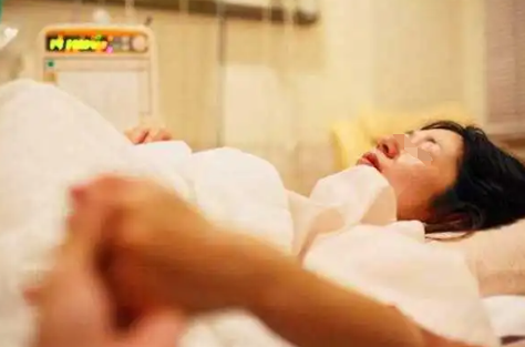 回顾上海双胞胎男婴被杀害,凶手竟是亲生父亲,法庭上说了一句话