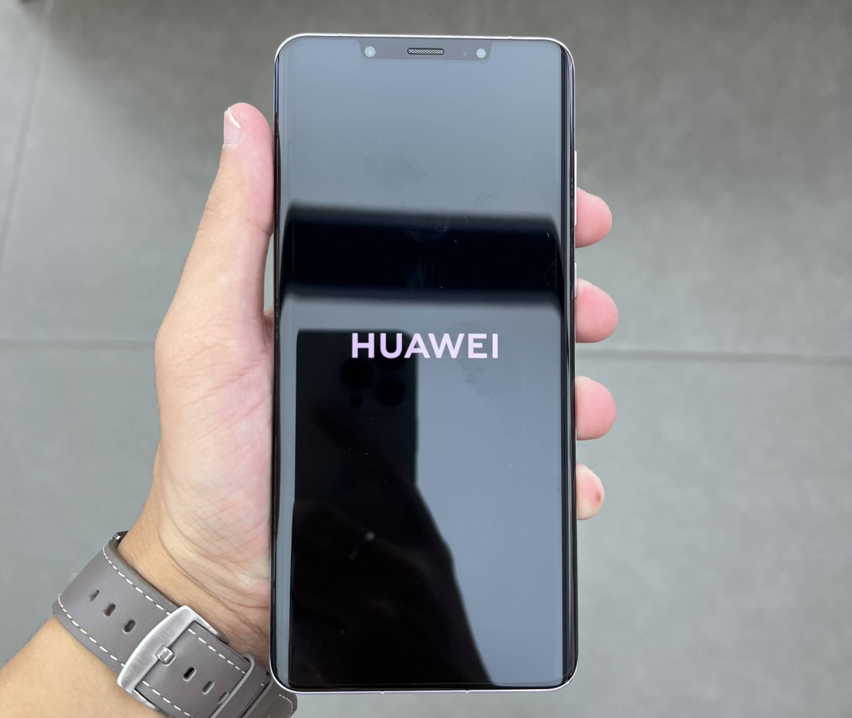 需要“反思”了！iPhone 14可以卖高价，华为凭什么不可以？