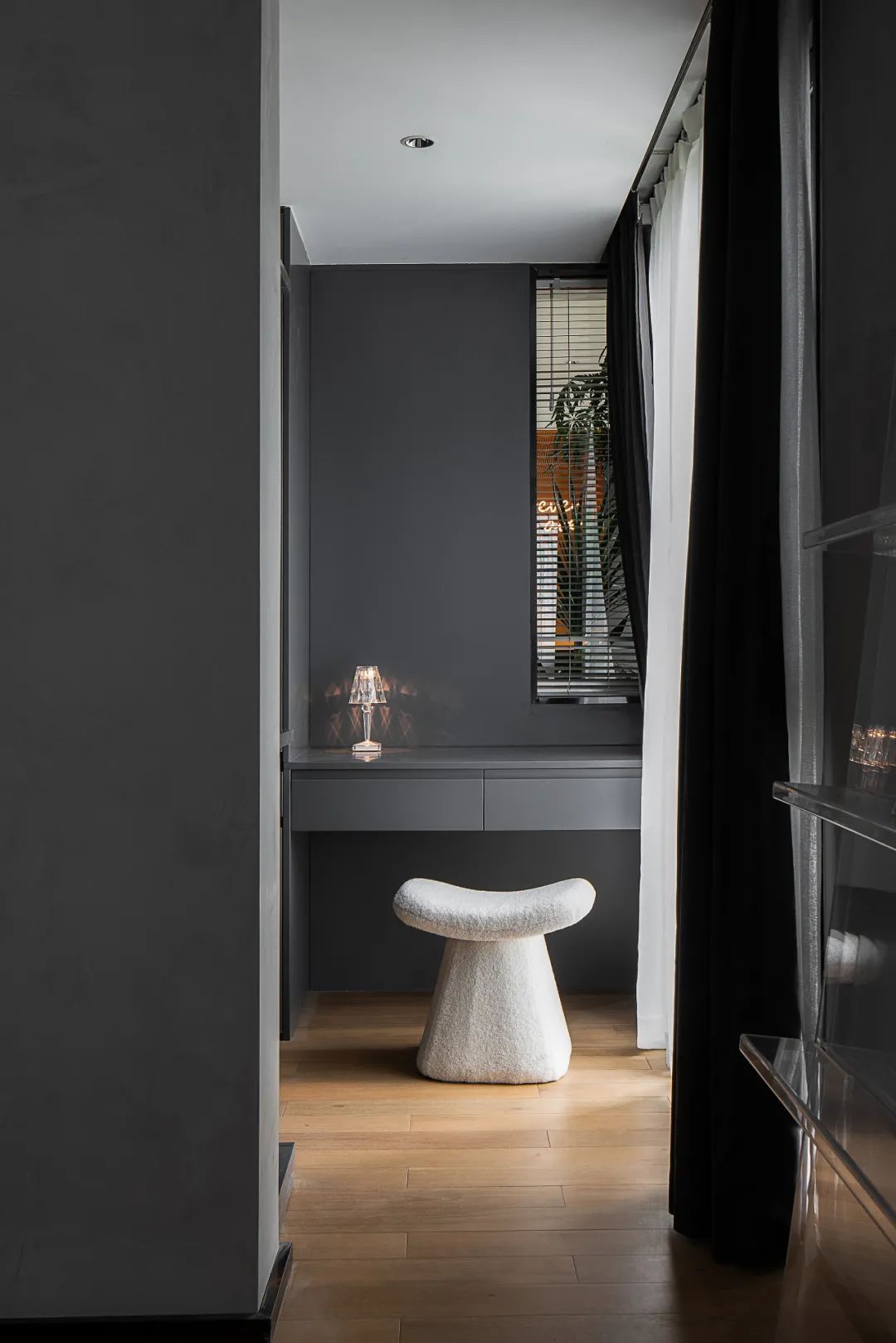 黑白灰只能是性冷淡风?140㎡三代人的家,一样可以有温度