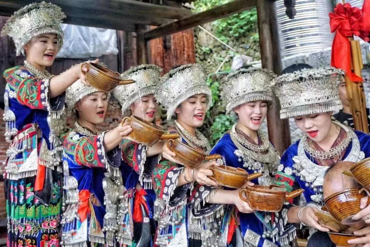 贵州苗家的"高山流水"原来是这样的,酒量再大的好汉见到也害怕