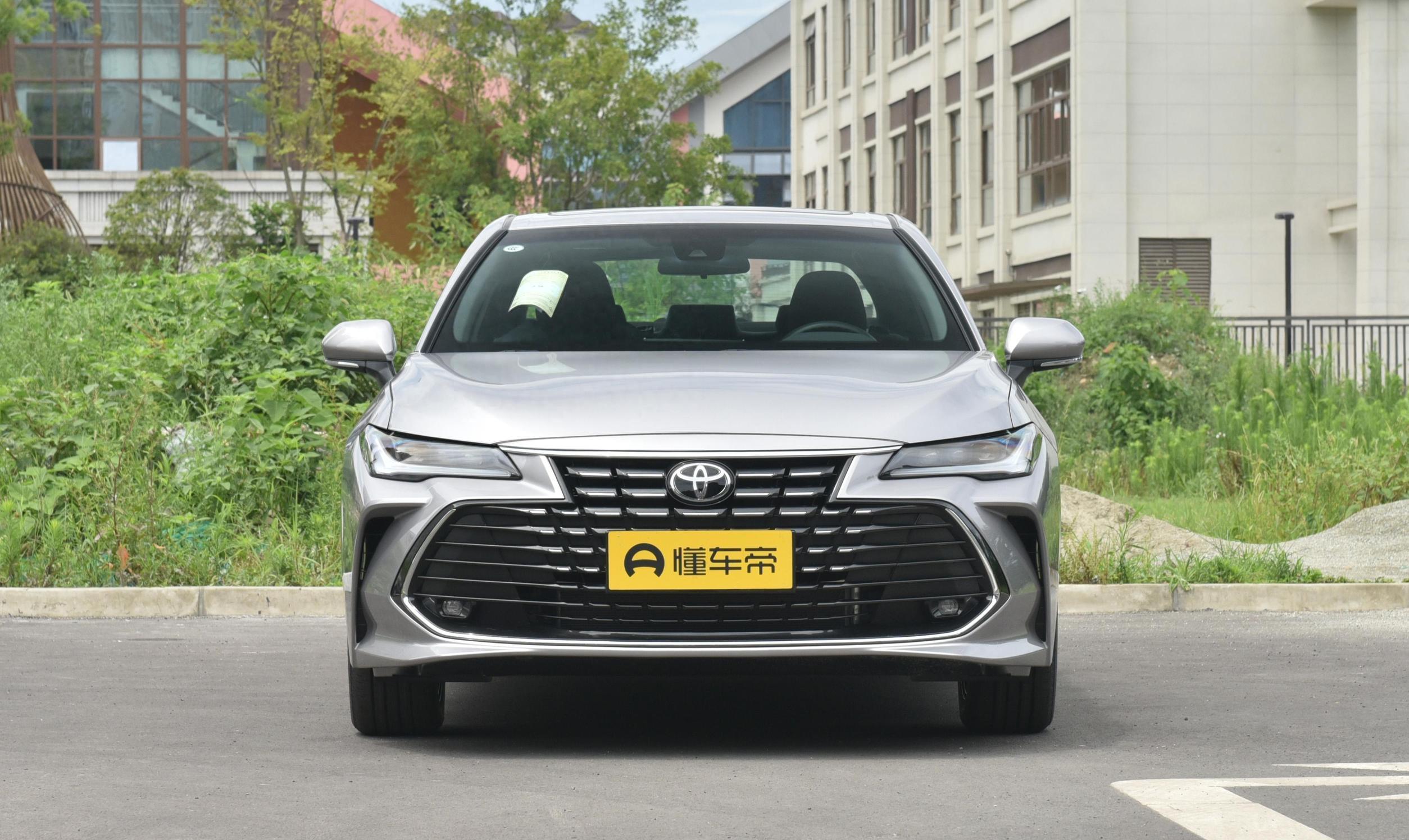 丰田亚洲龙最低配车型,优惠力度大,配2.0l发动机,家用怎么样?