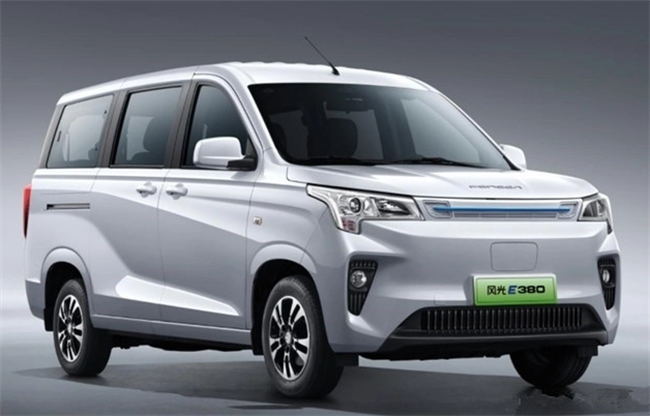 今日,东风汽车推出了风光e380新增换电版/定制版车型,新车共计6款车型