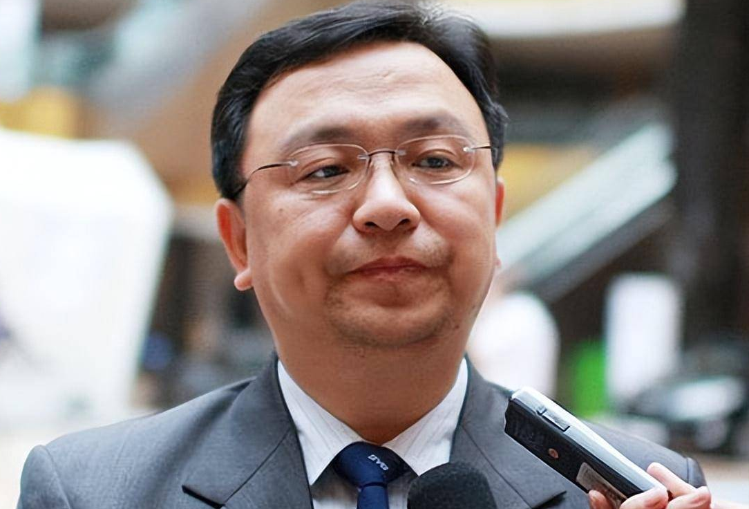 比亚迪总裁王传福,靠嫂子卖嫁妆读大学,成功后将嫂子宠成公主