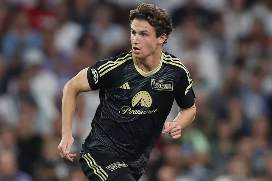 诺丽·马杜克在下半场早些时候将赤字减半,但李·卡斯利的球队落败