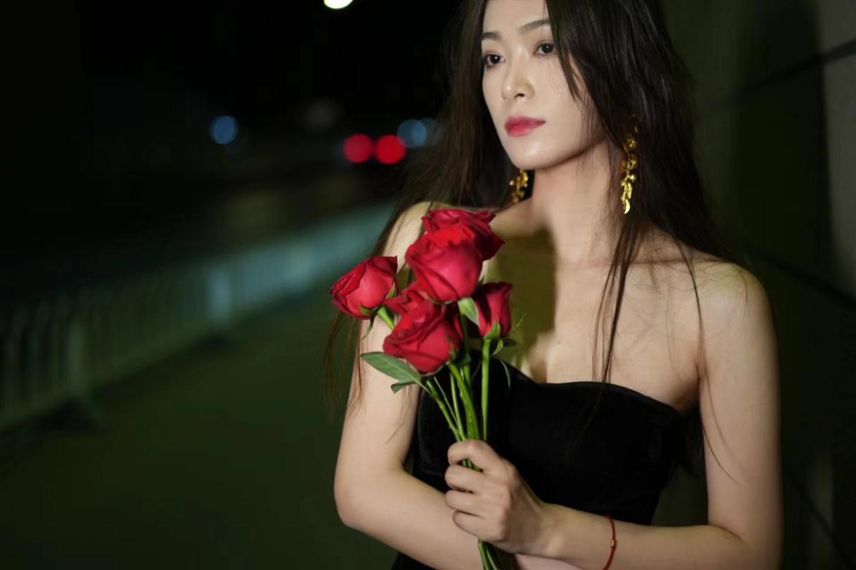 易昕最新写真曝光,网友评论这破碎感真绝了