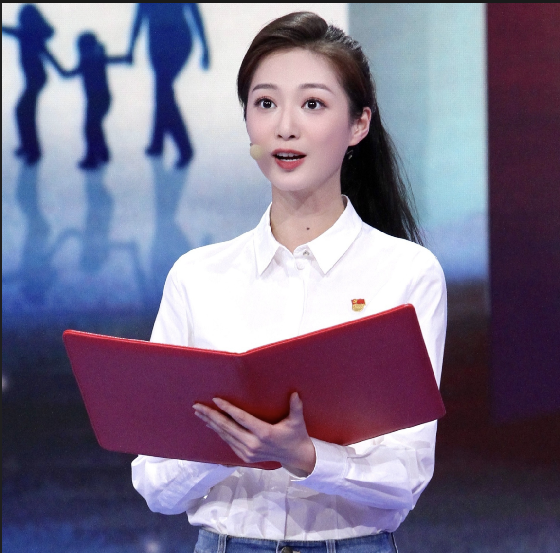 冯琳夺冠!撒贝宁点评央视主持人大赛,他是评委还是"笑点"担当?