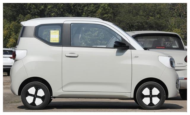 五菱宏光miniev 2024款上市,纯电续航215km带快充,售价4.68万元