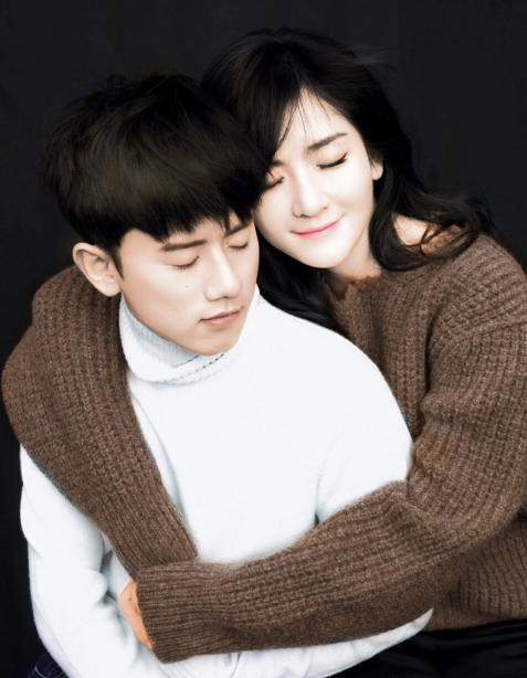 谢娜和张杰情侣系穿搭,细节高甜!即将迎来结婚12周年纪念日!