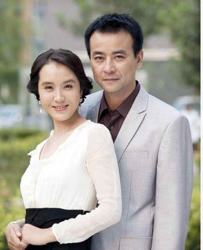 演员罗刚:事业坎坷,48岁与娇妻迎来父hood