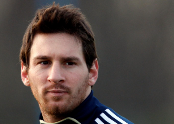 阿根廷球星梅西lionel messi终于在第五次参加世界杯时加冕成功