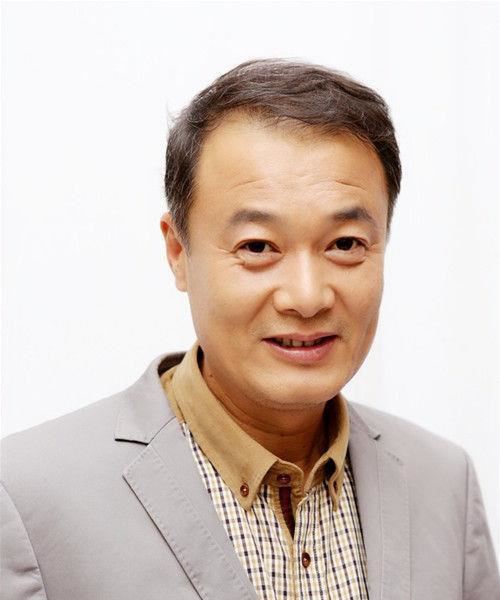 演员侯继林:与孙松结婚24年无儿无女,却被婆婆和丈夫宠成宝