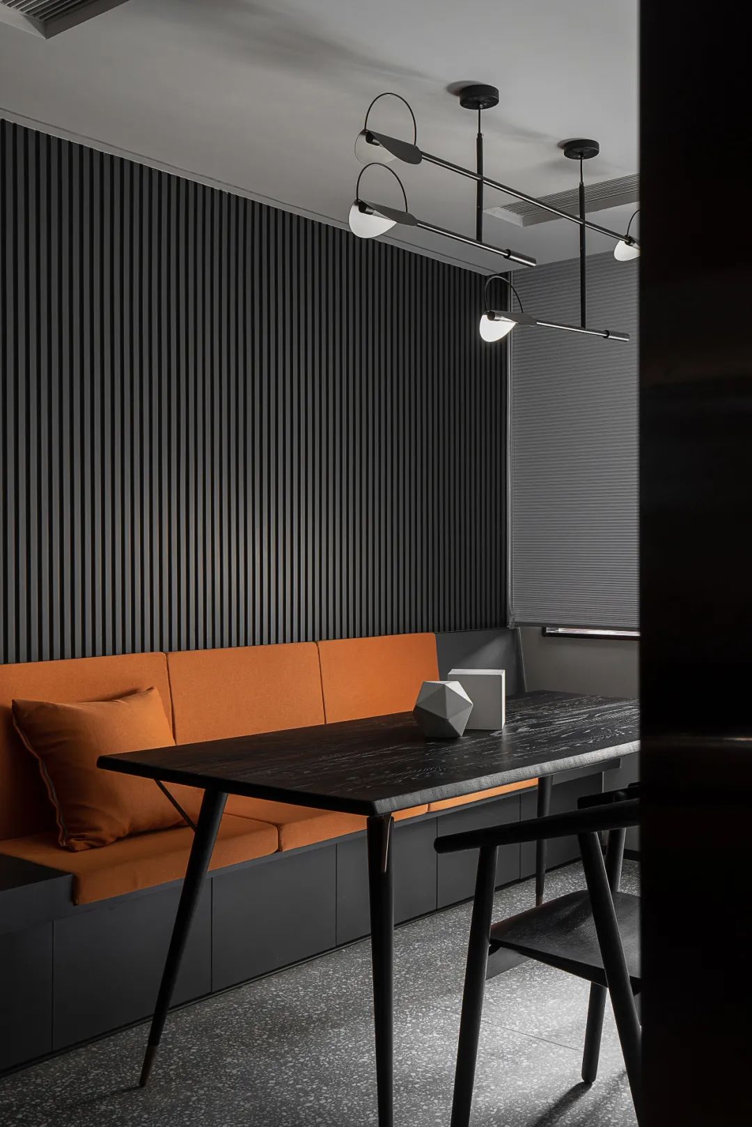 黑白灰只能是性冷淡风?140㎡三代人的家,一样可以有温度