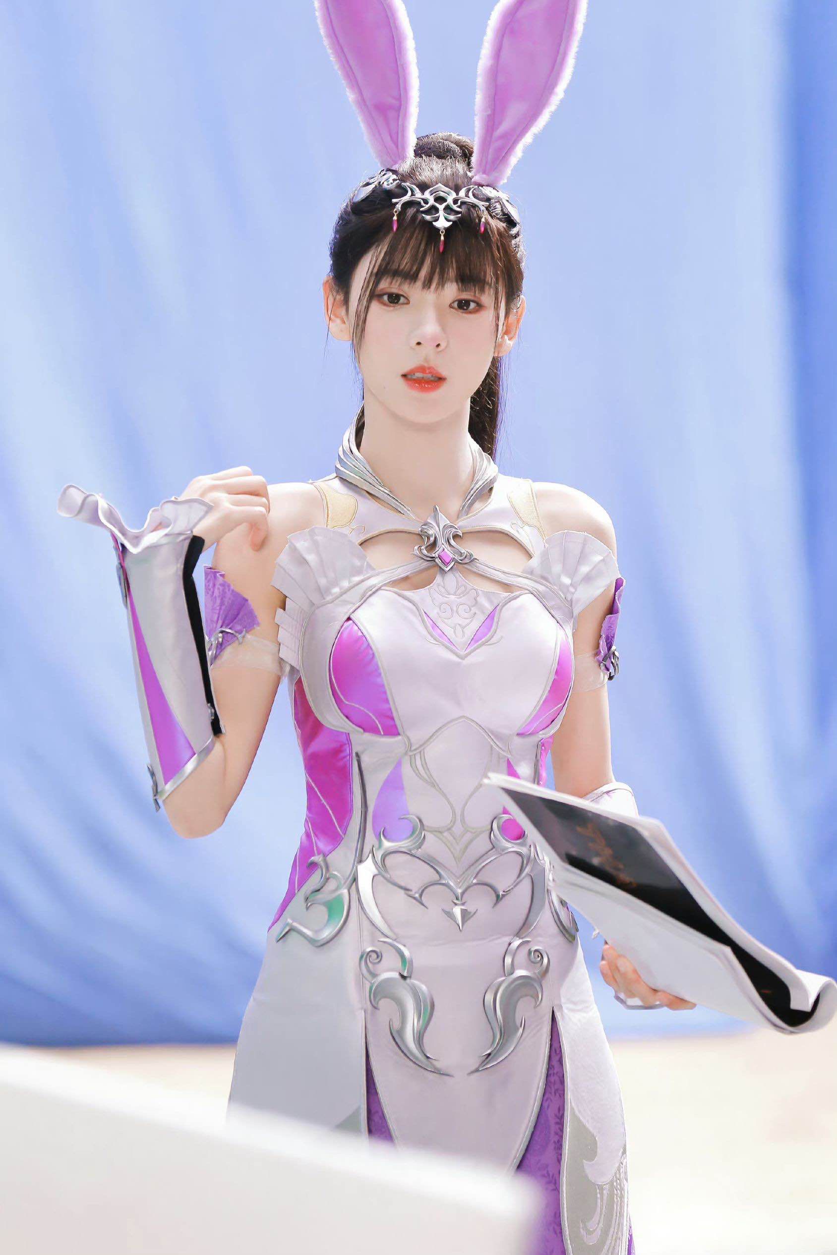 张予曦《斗罗大陆》小舞造型美出圈,网友:让你模仿,没让你超越