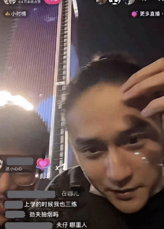 蒋劲夫近况曝光,白天收破烂,晚上送外卖,网友:不愧是演员