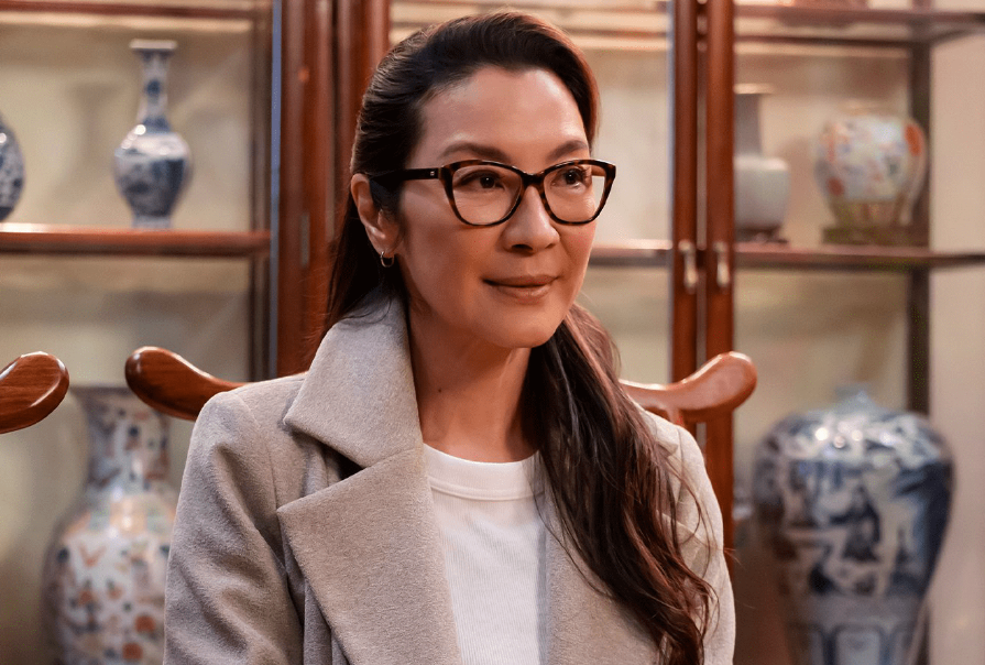 杨紫琼获得奥斯卡华裔影后,霸屏热搜却引争论,中国人该不该骄傲