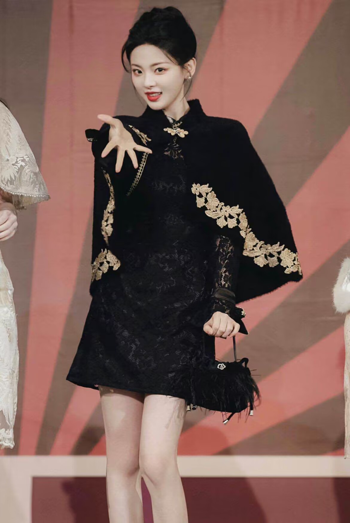 杨超越的气质一般人真比不了,穿简单的旗袍也似富家千金