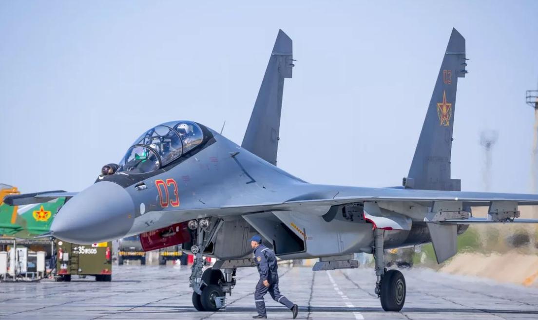 歼16最大挂载能力,比苏30战机,为何一口气提高了4吨?