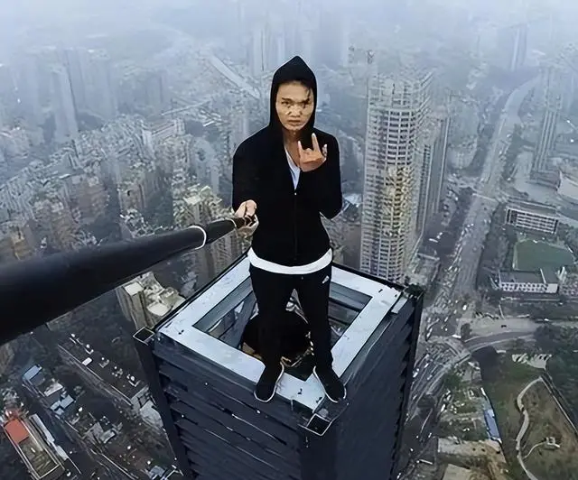 湖南90后小伙吴永宁,为挣10万给母亲看病,不幸从263米高楼坠亡