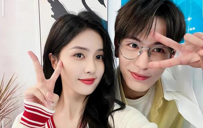 张凌赫否认与白鹿恋情,官方称未倒贴碰瓷,营业期结束后双方互撕