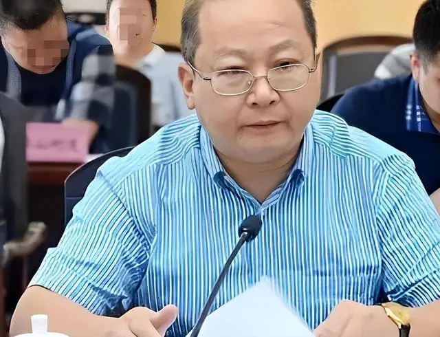 案例:"贪官"张晓江被查:疯狂敛财,被记者拍下大量不雅视频