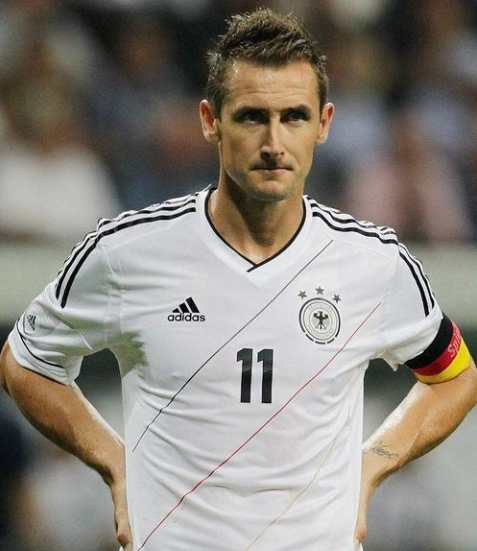 德国足球传奇中锋闪亮登场!确定新归属,曾夺拜仁金靴