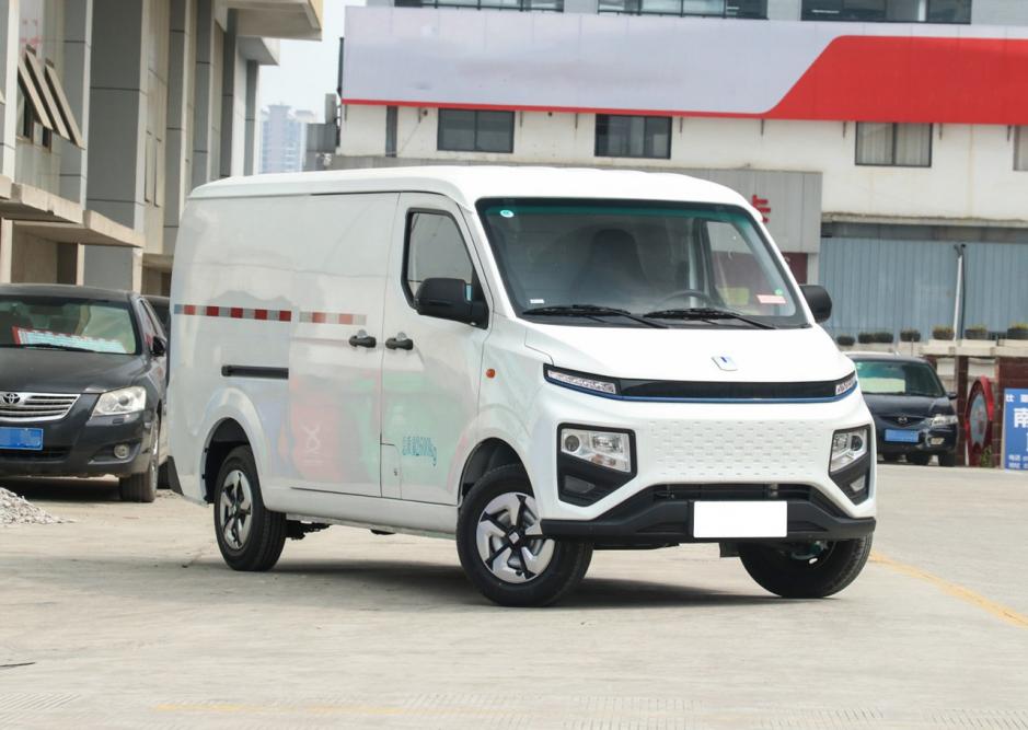 不到10万的新能源微型面包车,续航很短,销量也很低