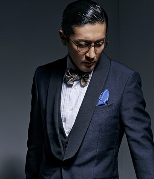 "失踪"半月的张鲁一亮相《坚如磐石》首映礼,与张艺兴互动热烈