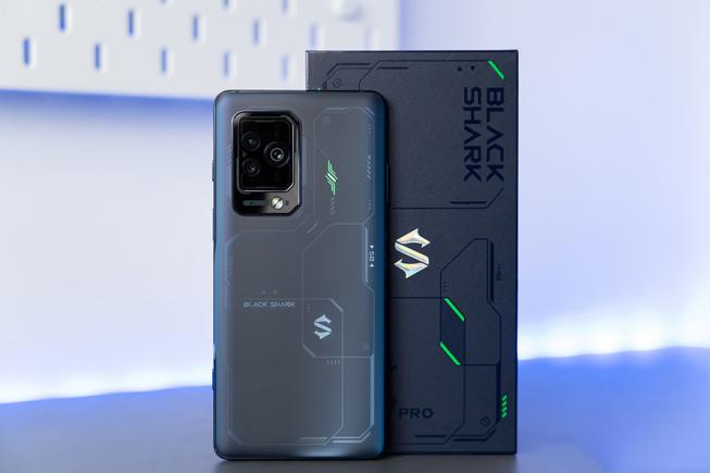 黑鲨6火力全开,165w快充 5250mah电池