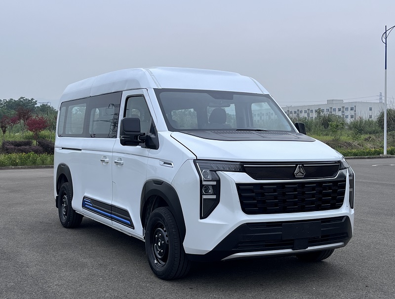 搭载潍柴2.0t柴油发动机,中国重汽首款宽体轻客曝光