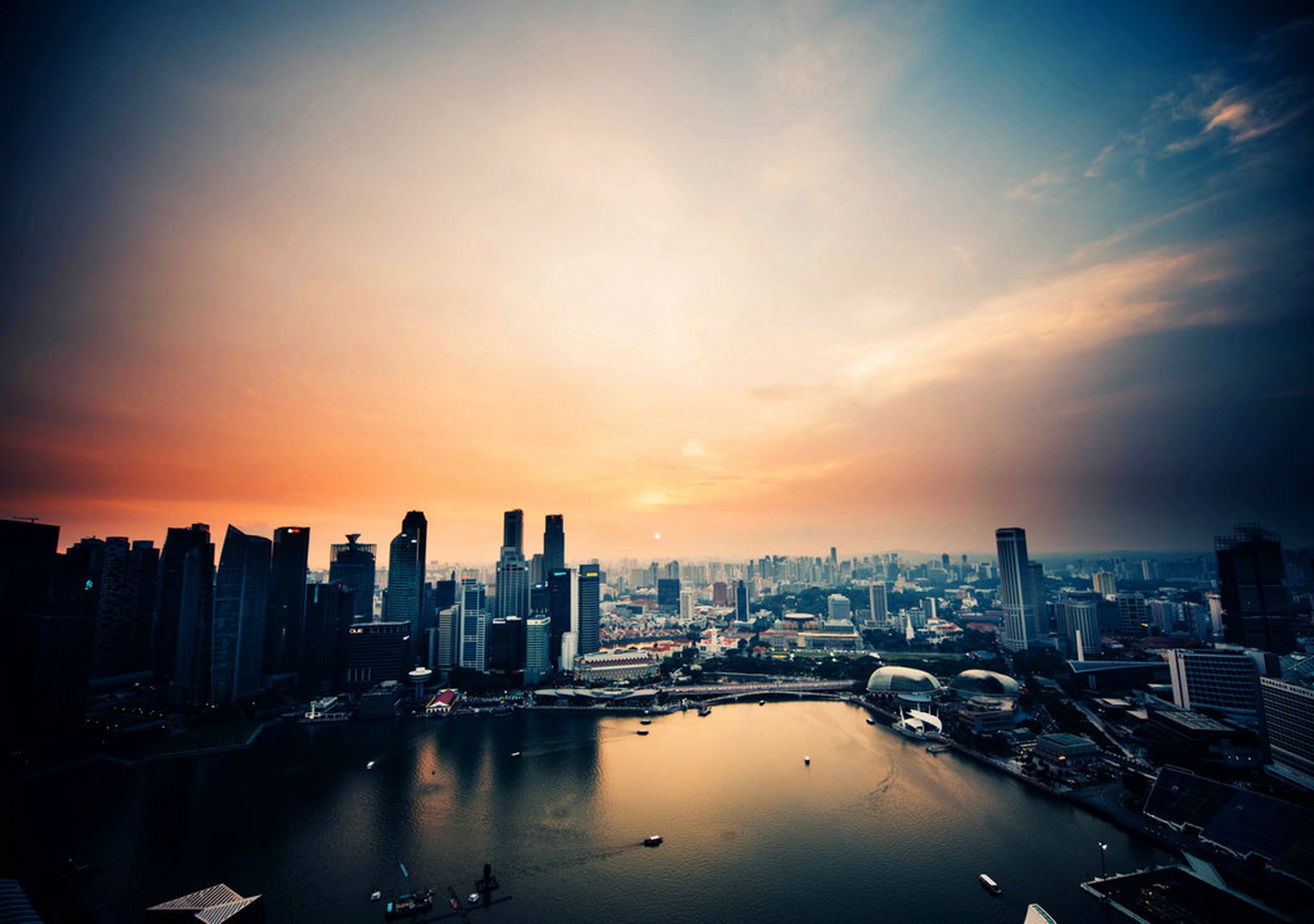 天府大道是成都的一条150公里长的城市道路,展示了中国城市化的雄心和