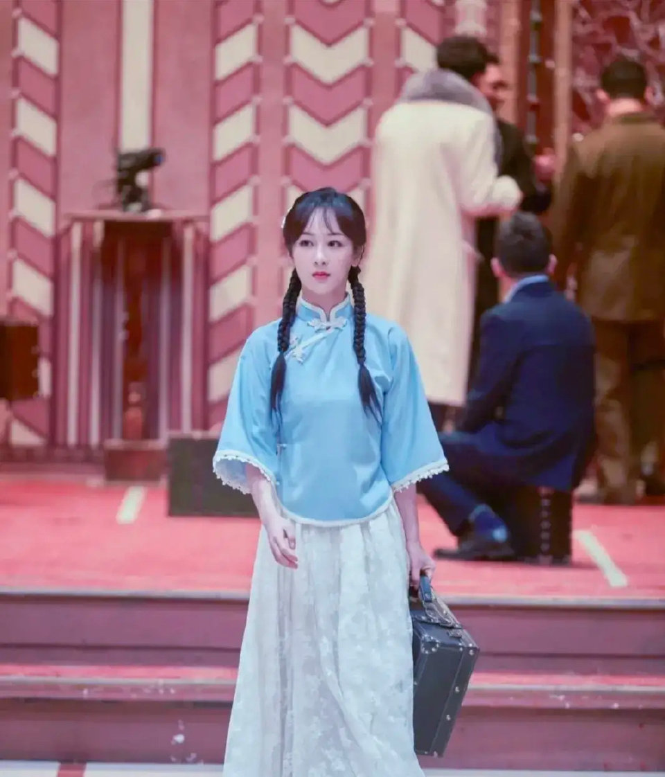 女星穿"民国学生装"居然这么美!网友:古力娜扎端庄,杨紫清纯