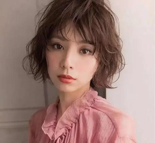 心形脸有多美?选一款合适的发型,给你的美丽加加分