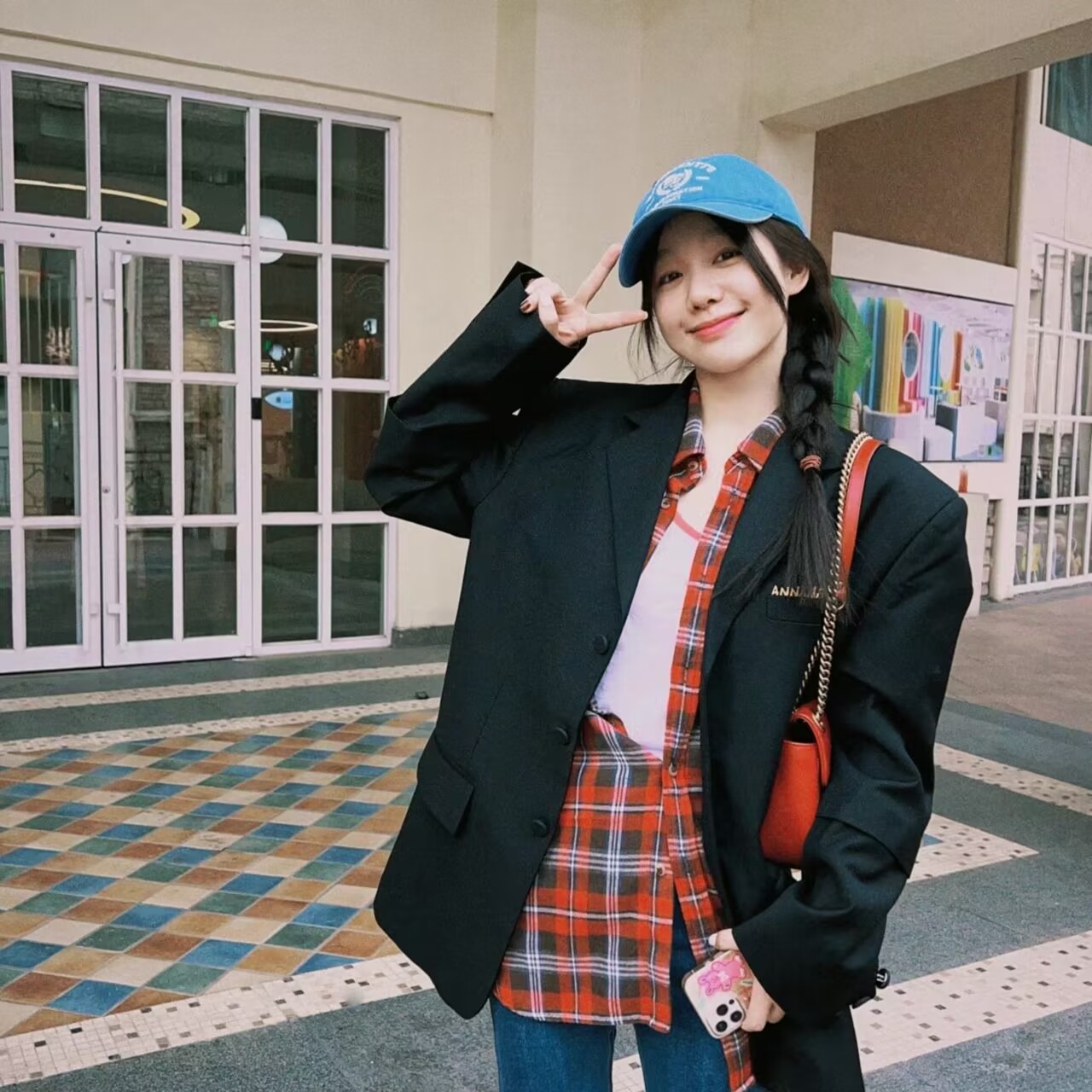 徐梦洁的私服穿搭是真时髦,衬衫 西装叠穿,减龄又显瘦